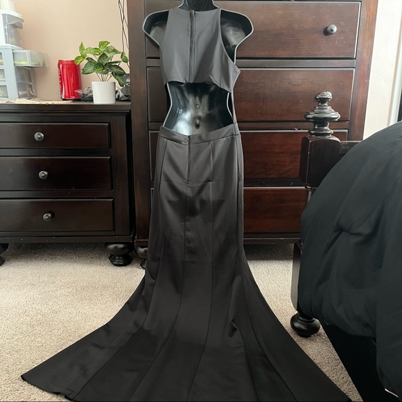 Black High Neck Open Back Maxi Dress with Low Slit - Picture 3 of 6